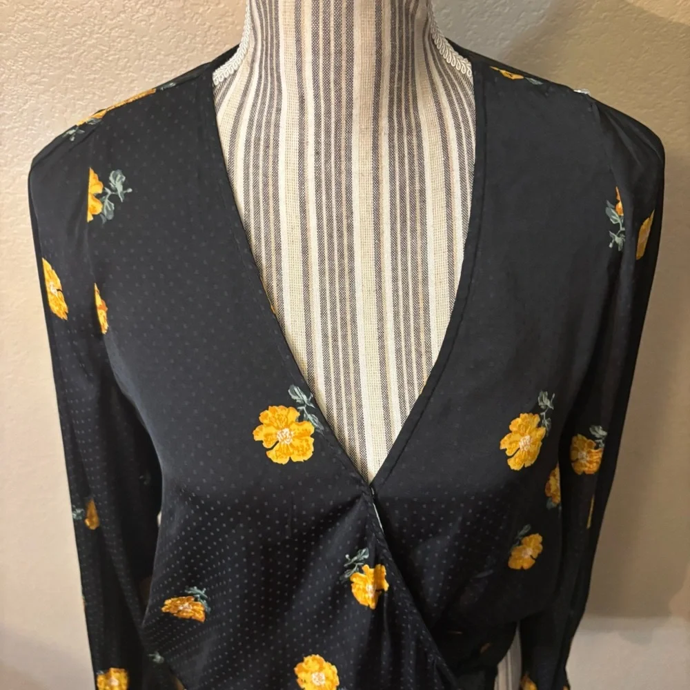 Madewell Top Small Bubble-Sleeve Wrap Top Black Floating Florets Yellow Floral - Picture 3 of 16